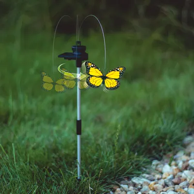 Produktbild von Solar Schmetterling Gartendekoration mit beweglichen Flügeln - Solarstrom - Garten, Balkon &; Terrasse Dekoration - Bunter Schmetterling am Spieß 1 Stück [11387B].