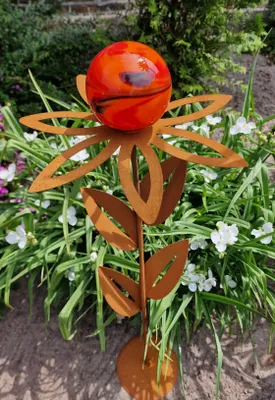 Produktbild von Glaszauber Blume Paris Cortenstahl 77 cm Kugel aus Glas in Lava Dekoration Garten
