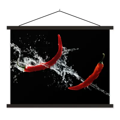 Produktbild von MuchoWow® Textilposter Chilischote - Stilleben - Wasser - Schwarz - Rot 150x113 cm mit holzfarbenen Rahmen - Poster