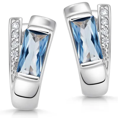 Immagine prodotto di MATERIA, orecchini a cerchio rettangolari in argento 925, con zirconi blu, placcati in rodio, confezionati in una scatola per gioielli. Codice prodotto: SO-348