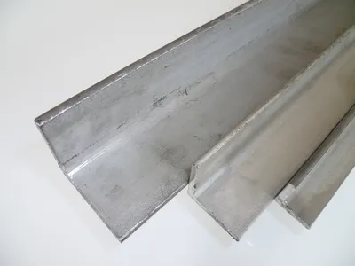 Produktbild von B&T Metall Edelstahl Winkel gewalzt 30x30x3 mm in Längen à 1000 mm +0/-3 mm V2A Winkel 1.4301