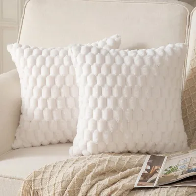 Produktbild von Set aus 2 Cremeweißen Fluffy Dekokissenbezügen 65 x 65 cm