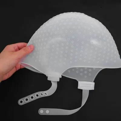 Produktbild von Wiederverwendbare Silikon-Strähnchenhaube mit Haken und gestanzten Nadelstichlöchern für präzises Haarfärben im Salon und zu Hause, weiße Kappe für Highlights