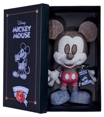 Produktbild von Simba 6315870309 - Disney Denim Mickey Mouse, Sammler Plüschtier in Geschenkbox, Nr. 10 der Kollektion von 12, Amazon Exclusiv, 35cm Plüschfigur, Sammlerstück, ab den ersten Lebensmonaten geeignet