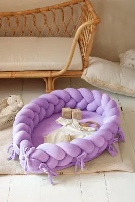 Obrázok produktu pre Hniezdočko pre bábätko 2 v 1 & mantinel/vrkoč 80x52 cm cm Svetlofialová – velúr, ručne pletené | Letino