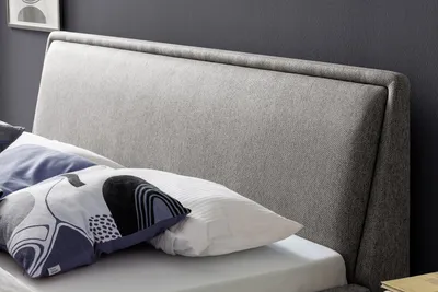Produktbild von Meise Möbel Polsterbett Frieda 180x200 cm | Bettgestell | Kopfteil glatt | Webstoff Grau | Holzfuß eichefarbig