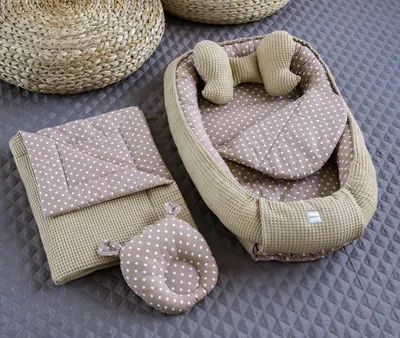 Produktbild von Taupe WAFFELPIQUE/ Braun PUNKTE Babynestchen Unterlage 5 Tlg SET Babynest Wicleklunterlage Reisebett Babydecke Babyausstattung 2 Seitig Geschenk