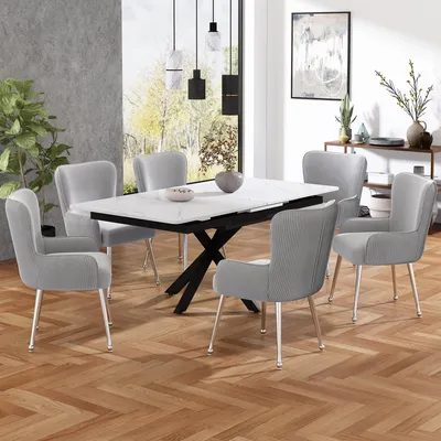 Productafbeelding van Set van vier fluwele stoelen voor de eetkamer, luxueus design, geschikt voor woonkamer, slaapkamer of als lounge stoel. De stoelen hebben vier zilverkleurige metalen poten, armleuningen en verstelbare poten. Ze bieden ook lendensteun. Kleur: grijs en zilver
