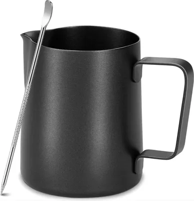 Produktbild von CHPN – Milchaufschäumset – Milchkännchen mit Kunststift – Barista – Cappuccino zubereiten – Milchkännchen – 350 ml – Milchaufschäumkännchen – Kaffee zubereiten – Kaffeekunst – Schwarz