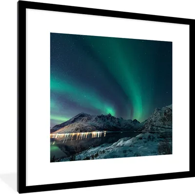 Produktbild von MuchoWow® Gerahmtes Poster Nordlicht - Berg - Schnee - Grün - Sternenhimmel - Winter 40x40 cm - Poster mit Schwarzem Bilderrahmen Wandposter Rahmen Foto Bilder - Poster - Plakat im Rahmen