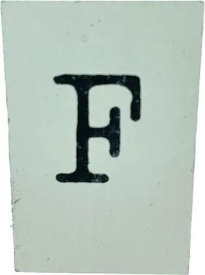 Produktbild von BaumwolleCounts Buchstabe F - Weiß | Babyzimmer Ideen