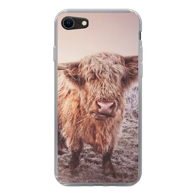 Produktbild von MuchoWow® Handyhülle Schutzhülle Hülle für iPhone SE 2022 Schottische Hochlandbewohner - Licht - Himmel - Natur Silikon Softcase Handy Hülle - Schutzhülle