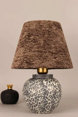 Produktbild von Opviq, Hochwertige Tischlampe mit Keramikkörper, Samtoberteil, Ø25 h:20 cm, Höhe: 37 cm, Kabel: 150 cm, E27 Fassung, Max 40 W, Braun/Grau, IP20, Modernes Design für jeden Raum.