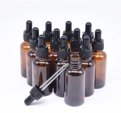 Immagine prodotto di 12 flaconi di vetro ambrato da 30 ml con contagocce, ideali per oli essenziali