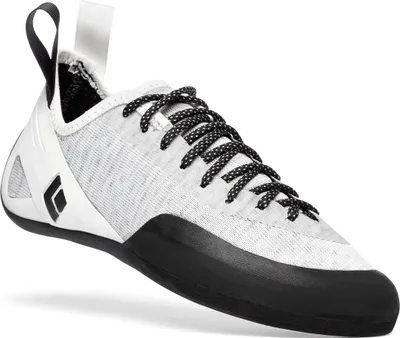 Schnür-Kletterschuh Momentum Lace von Black Diamond in Weiß und Schwarz; mit rutschfester Gummisohle.