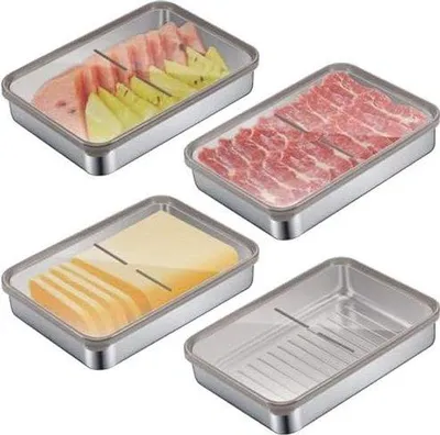 Produktbild von Ein Set aus 4 Edelstahl- Lebensmittelbehältern mit transparenten Abdeckungen.