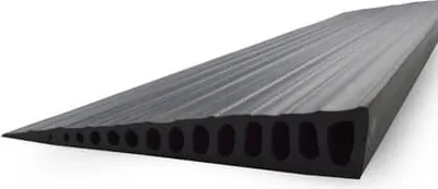 Produktbild von Gummi Türschwellenrampe - 36 mm - 1000 mm - Ohne Klebefläche