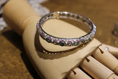 Produktbild von Silberarmband mit Smaragden und Saphiren von Songea 925