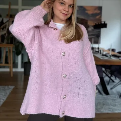 Produktbild von Damen Oversize Strickjacke mit goldene Knöpfe „Amanda“ Rosa, Onesize (XS-XL), für Frauen Langarm Grobstrickjacke, Herbst Winter Strickmantel Frau