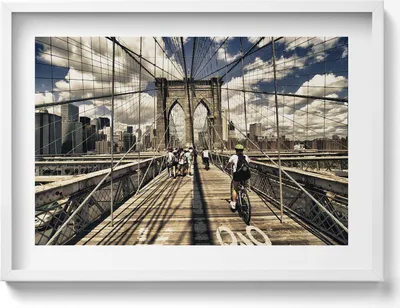 Produktbild von Blick auf die Brooklyn Bridge in New York– Wandbild mit Rahmen – Gerahmtes Bild  – Wanddekoration – 70x50 cm –  Weiß Rahmen