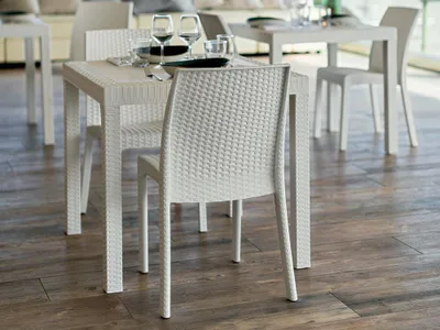 Produktbild von Bica Dallas quadratischer Gartentisch aus Polypropylen in Rattanoptik, 80x80 cm, Weiß