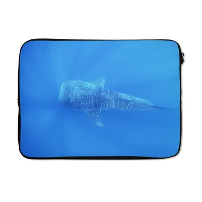 Produktbild von MuchoWow® Laptop Hülle 13 Zoll Ein Walhai in einem klaren Ozean Laptoptasche - Laptophülle - Sleeve - Rundumschutz