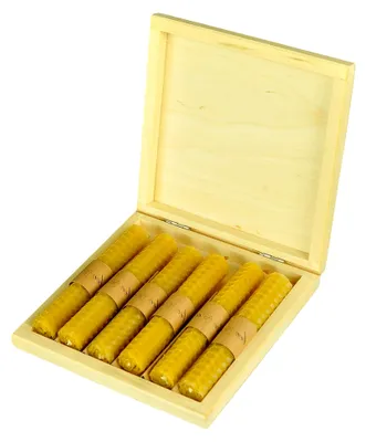 Produktbild von 6 handgerollte Bienenwachskerzen in Holzbox