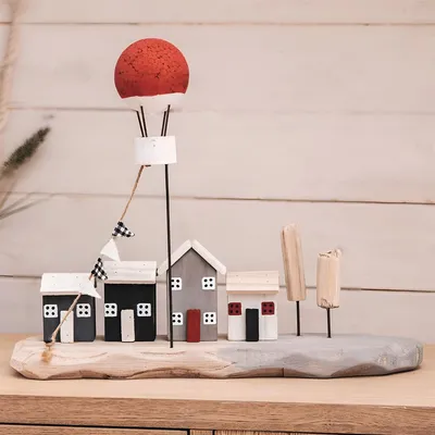 Produktbild von Dekoobjekt "Promenade" aus Holz mit Heißluftballon, maritime Sommerdeko in natur grau weiß, Holzdeko