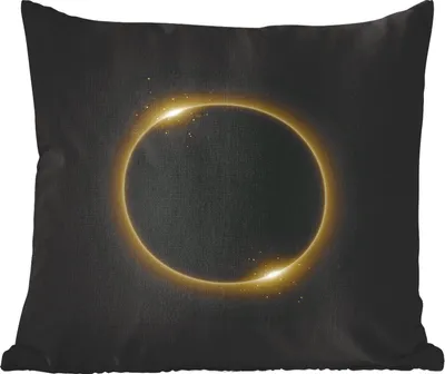 Produktbild von MuchoWow® Zierkissen Sofakissen Wohnzimmer Dekokissen 50x50 cm Eine Illustration einer Sonnenfinsternis mit goldenem Schein - Komfort - Sofakissen