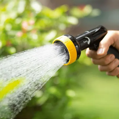Image de Maximex : Douchette et arroseur multi-usages pour jardin - Douchette d'arrosage avec système de blocage, en plastique (ABS), 14 x 21 x 7 cm, multicolore