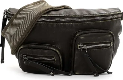 Produktbild von SURI FREY Umhängetasche SFY Batty Crossbody Bag Oliv olivgrün