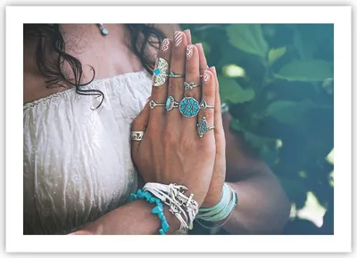 Produktbild von Poster - Poster ohne Rahmen - Hände Schmuck Boho - 70x50 cm - Wand Bild - Wanddeko - Wandbilder - Kunstposter - Wandposter - Bilder - Kunstdruck - Wanddekoration - Wandbild - P2XAA70x50-4412