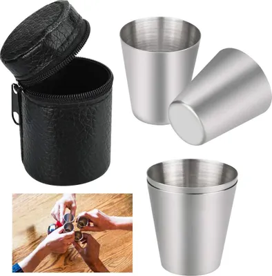 Produktbild von 4 Stück Edelstahlbecher 30ml Klein Edelstahl Becher Schnaps Schnapsbecher Stapelbare Trinkbecher Flachmann Becher Camping Schnapsgläser Tragbar Metallbecher mit Lederetui für Outdoor Urlaub