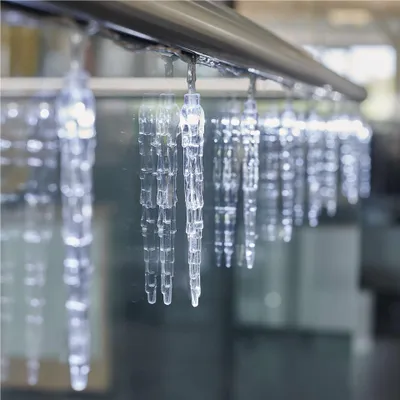 LED vánoční girlanda – 10x rampouch, 1,35 m, 2x AA, vnitřní, studená bílá, časovač