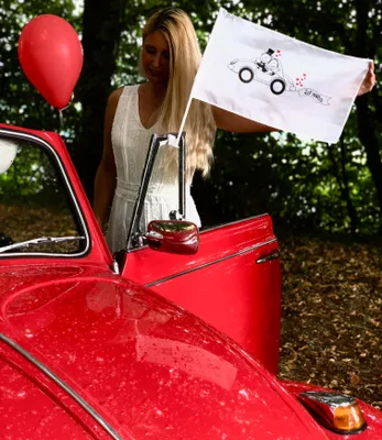 Produktbild von 2X HECKBO Autoflagge, Autofahne Hochzeit - Hochzeitsdeko - Hochzeitszubehör - Hochzeitsaccessoires - Auto Deko für Hochzeit - Autoschmuck Hochzeit - Hochzeitsgeschenk - Hochzeitsschmuck