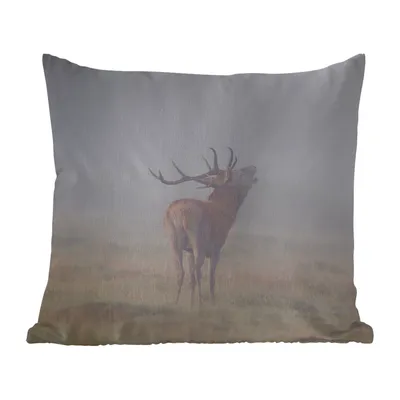 Produktbild von MuchoWow® Outdoor Kissen - Hirsche - Gras - Nebel - 50x50 cm - Wetterfest - Lounge Kissen - Komfortabel - Kissen mit Bild