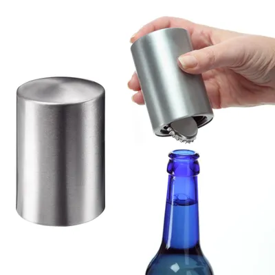 Obrázek produktu pro Otvírák na lahve Push & Pull - robustní hliníkový otvírák na lahve ve vzhledu nerezové oceli - perfektní nápad na dárek - stříbrný
