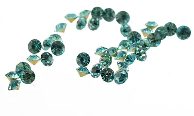 Produktbild von Vintageparts Strasssteine Glas aquamarin 2mm Chatons 100 Stück