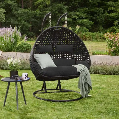 Produktbild von HOME DELUXE - Hängesessel TWIN - Schwarz, Höhe 195 cm - inkl. Gestell, Sitz- und Rückenkissen I Polyrattan Hängestuhl Gartenschaukel Hängekorb