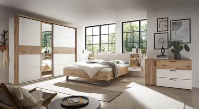Produktbild von Schlafzimmer-Set >Daria< (4-teilig) Schrank, Passepartout, Bett, Kommode,  Viking Oak / weiss