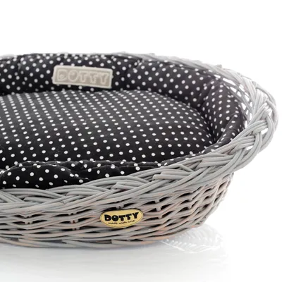 Produktbild von Handbemalter grauer Weidenkorb Wikikorb mit Baumwoll-Hundebett – Schwarz mit weißen Punkten Polka Dots – Waschbar & Weich – DOTTY
