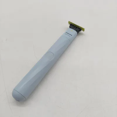 Produktbild von Philips OneBlade 1st Shave QP1324/30 1st Shave, Folienschaber, Blau, Contour-following technology; 2 x Anti-Friction Blade; Dual protection system, Tasten, QP215, QP225; Replace every 4 months*, 0,33 Jahr(e)