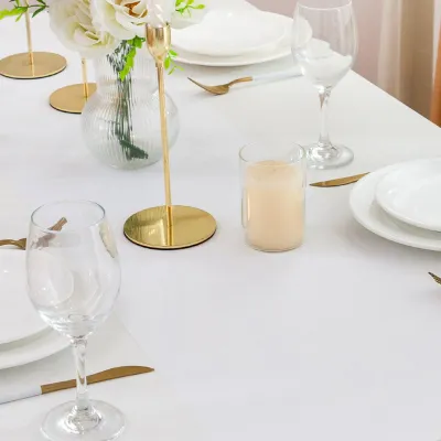 Produktbild von UnboxG Vlies Tischläufer Rolle Weiß 30 cm x 25 m, Zuschneidbar, Halbtransparent, Elegante Tischdekoration für Hochzeit, Geburtstag, Dinnerparty, Restaurant & Feier