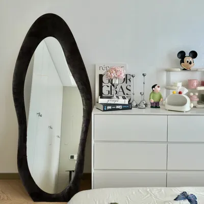 Produktbild von Ganzkörperspiegel mit Polsterrahmen – Moderner, Freistehender Spiegel fürs Schlafzimmer, Wohnzimmer & Flur – Standspiegel 170 x 70 cm in Schwarz