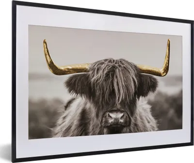 Produktbild von MuchoWow® Gerahmtes Poster Schottischer Highlander - Gold - Schwarz - Weiß 60x40 cm - Poster mit Schwarzem Bilderrahmen Wandposter Rahmen Foto Bilder - Schlafzimmer - Plakat in Rahmen - Drucken