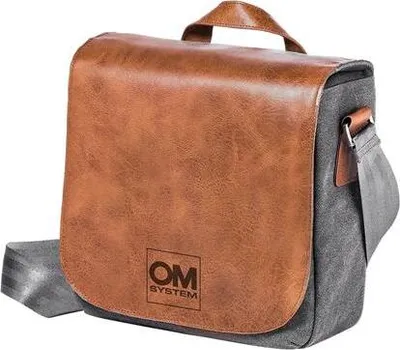 Imagen del producto de Bolsa de mensajero de cuero para cámaras OM SYSTEM OM-D, incluye correa - Modelo Mini