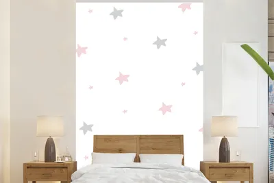 Produktbild von MuchoWow® Fototapete für Wohnzimmer oder Schlafzimmer Wandtapete Vinyl Motivtapete Illustration mit einem Muster aus rosa und grauen Sternen auf einem weißen Hintergrund - 225x350 cm - Schlafzimmer tapete
