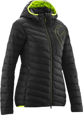 Schwarze Insulationsjacke "Wo Eldo Jacket" von Edelrid mit grünen Akzenten und Kapuze.