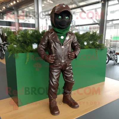 Imagen del producto de Personaje REDBROKOLY de disfraz de mascota Forest Green Chocolates vestido con una chaqueta de motociclista y cordones de zapatos