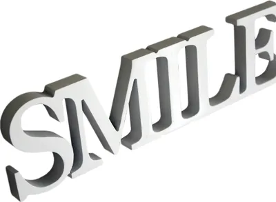 Produktbild von Mucola dekoratívny nápis SMILE v bielej farbe MDF drevený nápis závesný drevený nápis nástenná dekorácia drevené písmená monogram stolová dekorácia 3D dekorácia nápisové písmená
